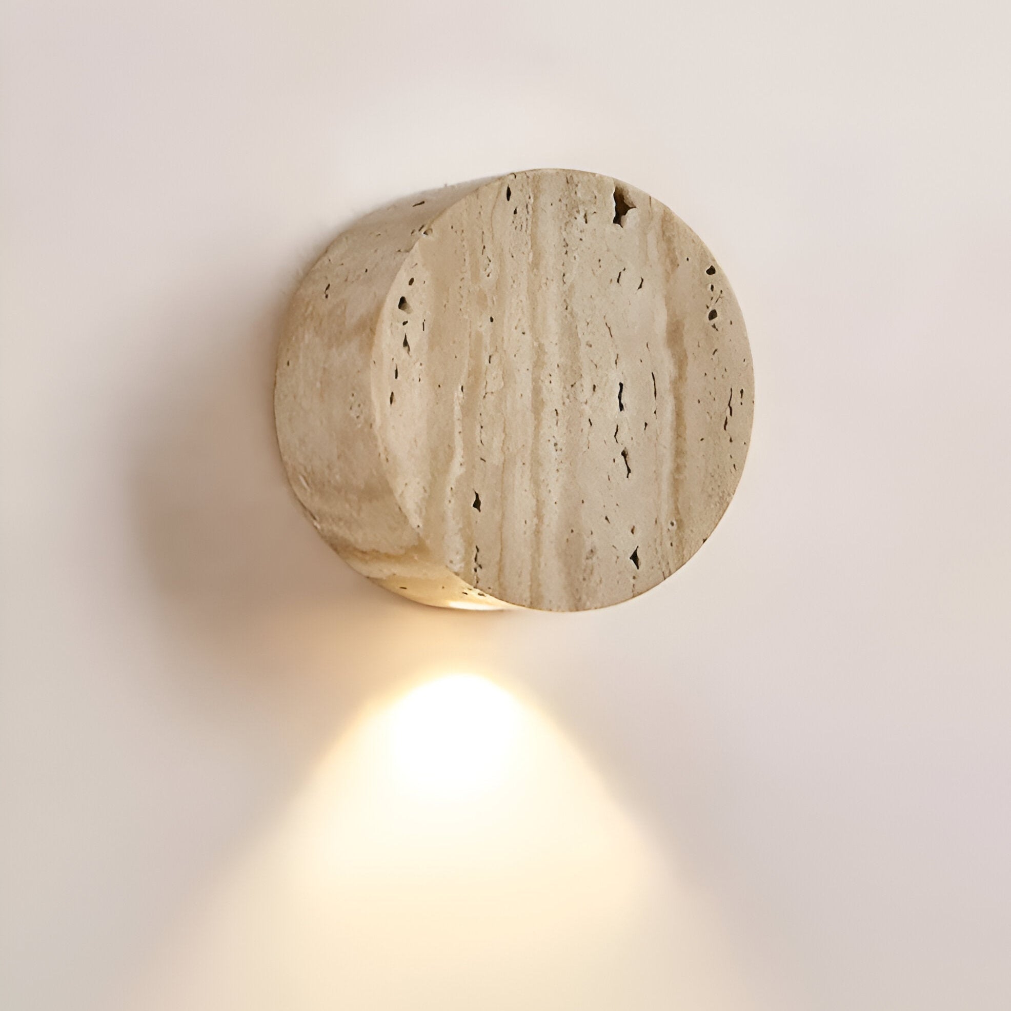 OrbGlow – Vägglampa med mjukt sken och Wabi Sabi-inspirerad estetik