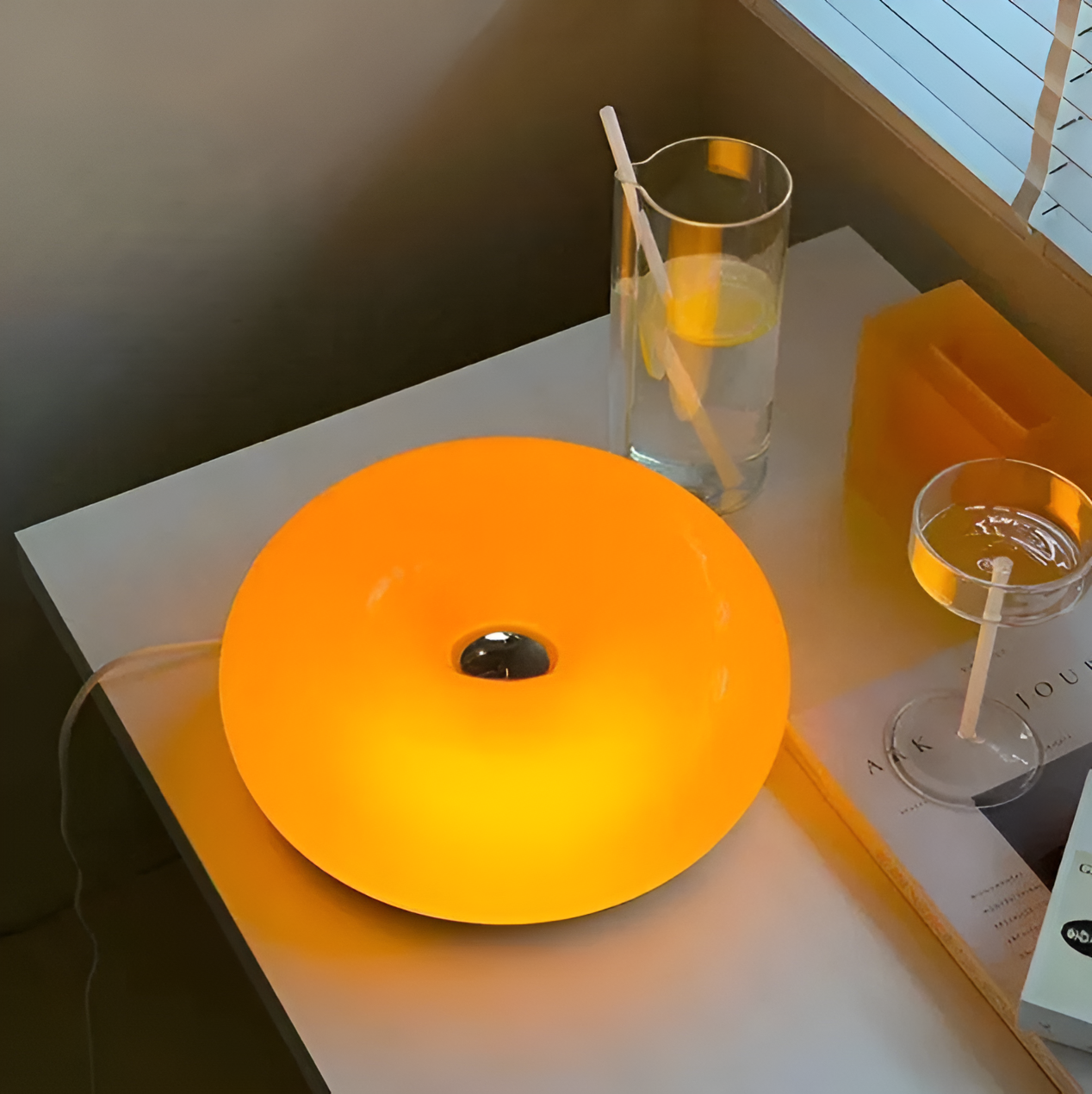 Orange Donut Lampa - Stilig Vägglampa och Bordslampa