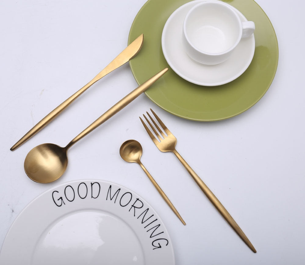 Arya Guld Bestickset – Elegant Enkelhet i Guld