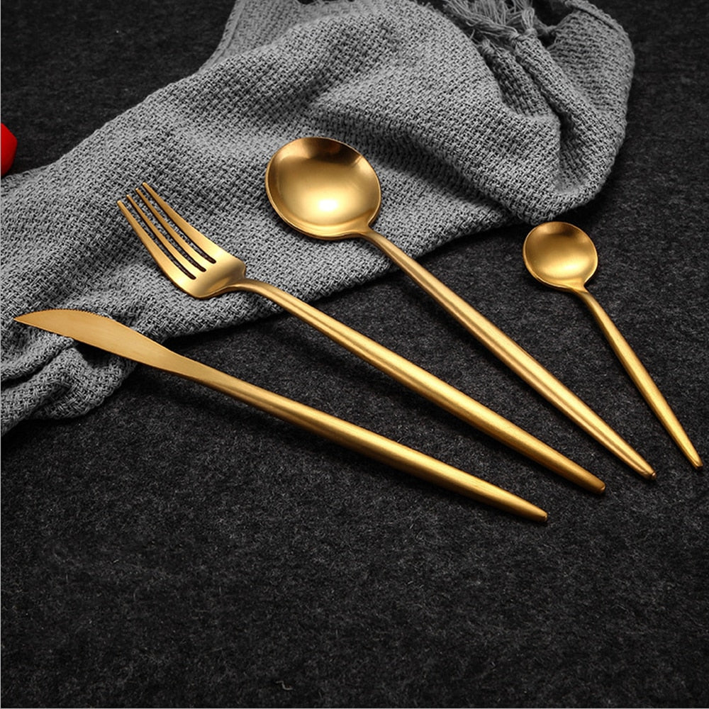 Arya Guld Bestickset – Elegant Enkelhet i Guld