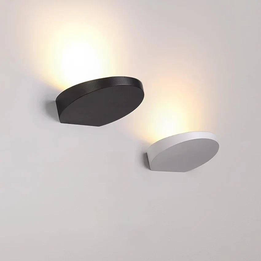 BlackGlow – Modern LED Vägglampa i Minimalistisk Design