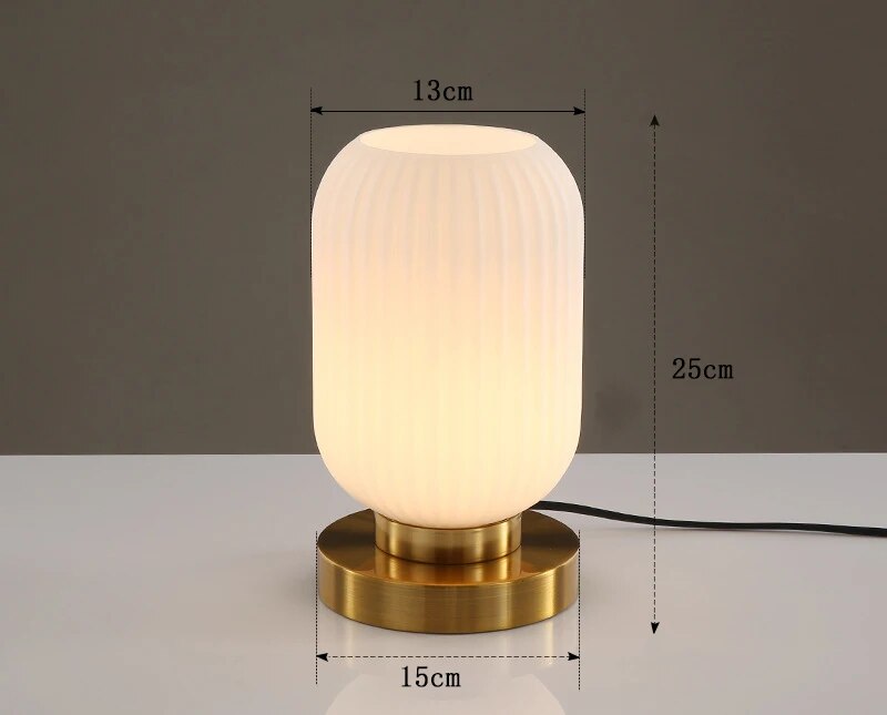 Isa Kristallbordslampa - Skandinavisk designglaslampa, modern elegant inredning