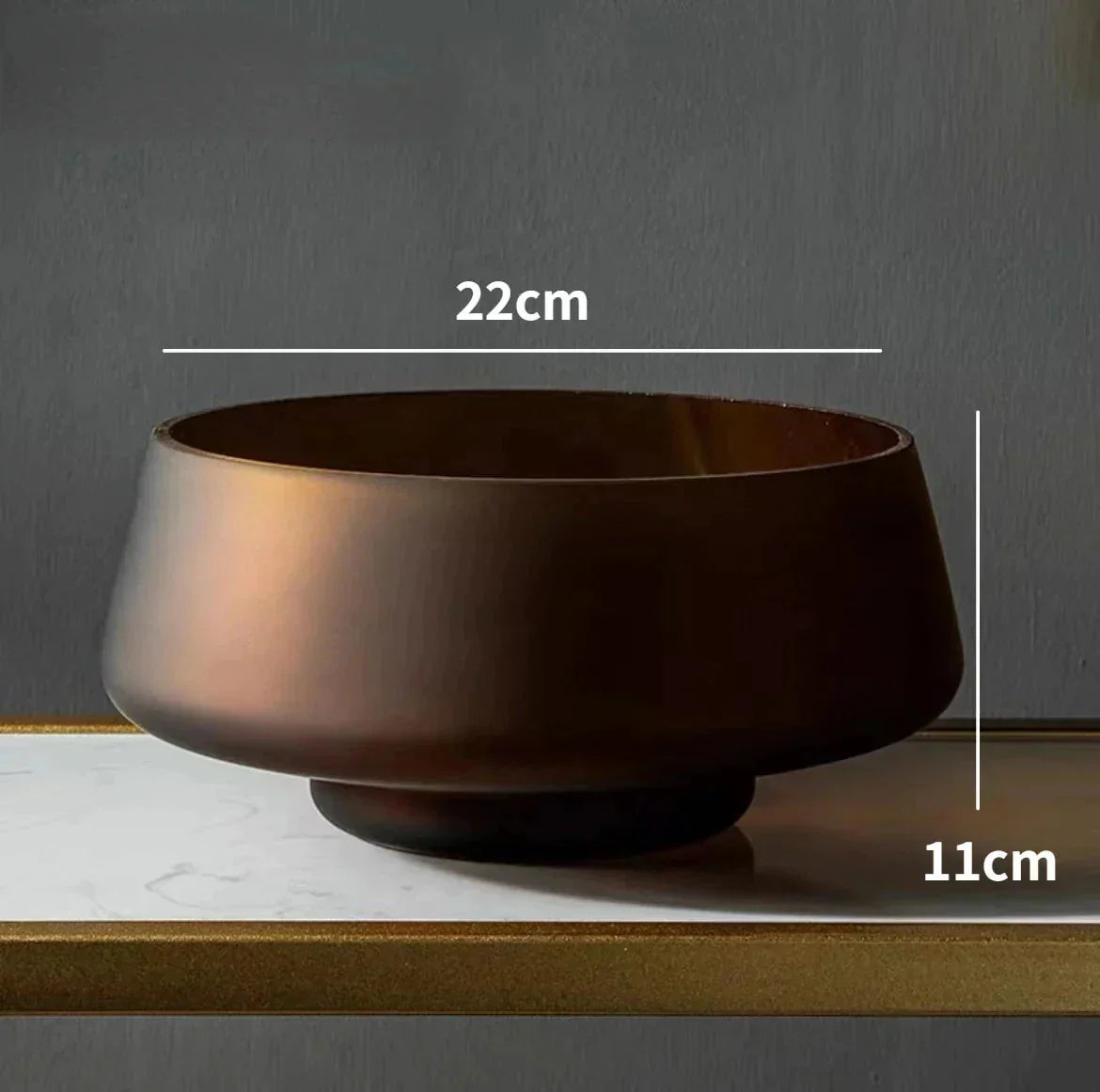 Kaffeefärgad glasvas med frostad yta – Nordic Light lyxstil för din dekoration
