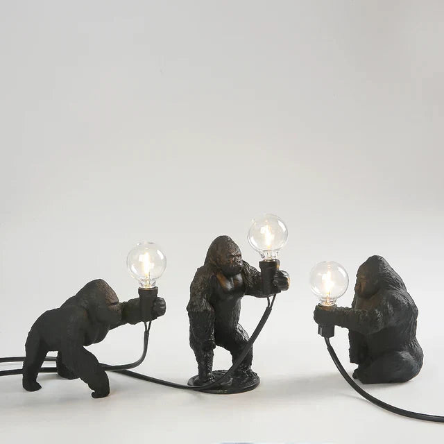 GorillaLux - Unik Gorilla Bordslampa | Modern Djurarmatur med Varm LED Belysning