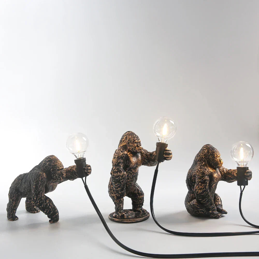 GorillaLux - Unik Gorilla Bordslampa | Modern Djurarmatur med Varm LED Belysning