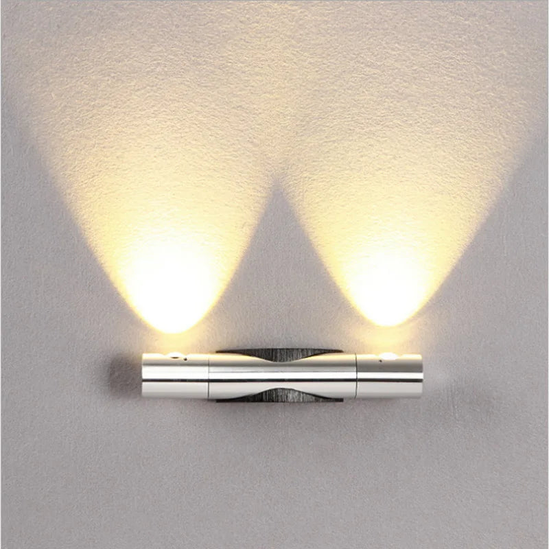 DuoGlow – Dubbel LED Vägglampa Med Justerbara Spotlights