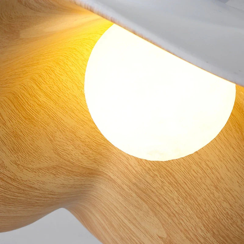 Taklampa med träeffekt blomskärm