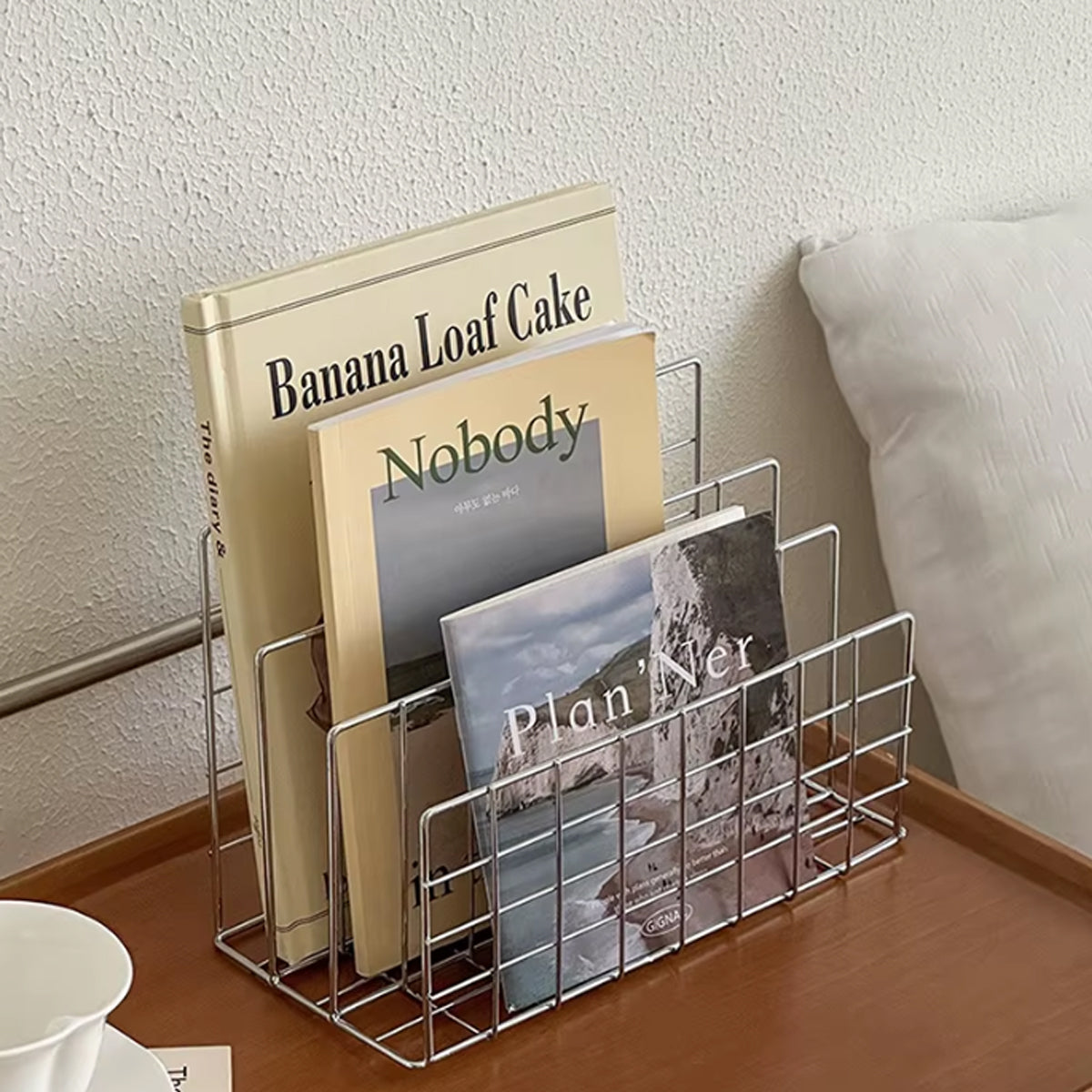 Ferro Grid | Metalliskt bordshylla med nätstruktur för tidningar & kök