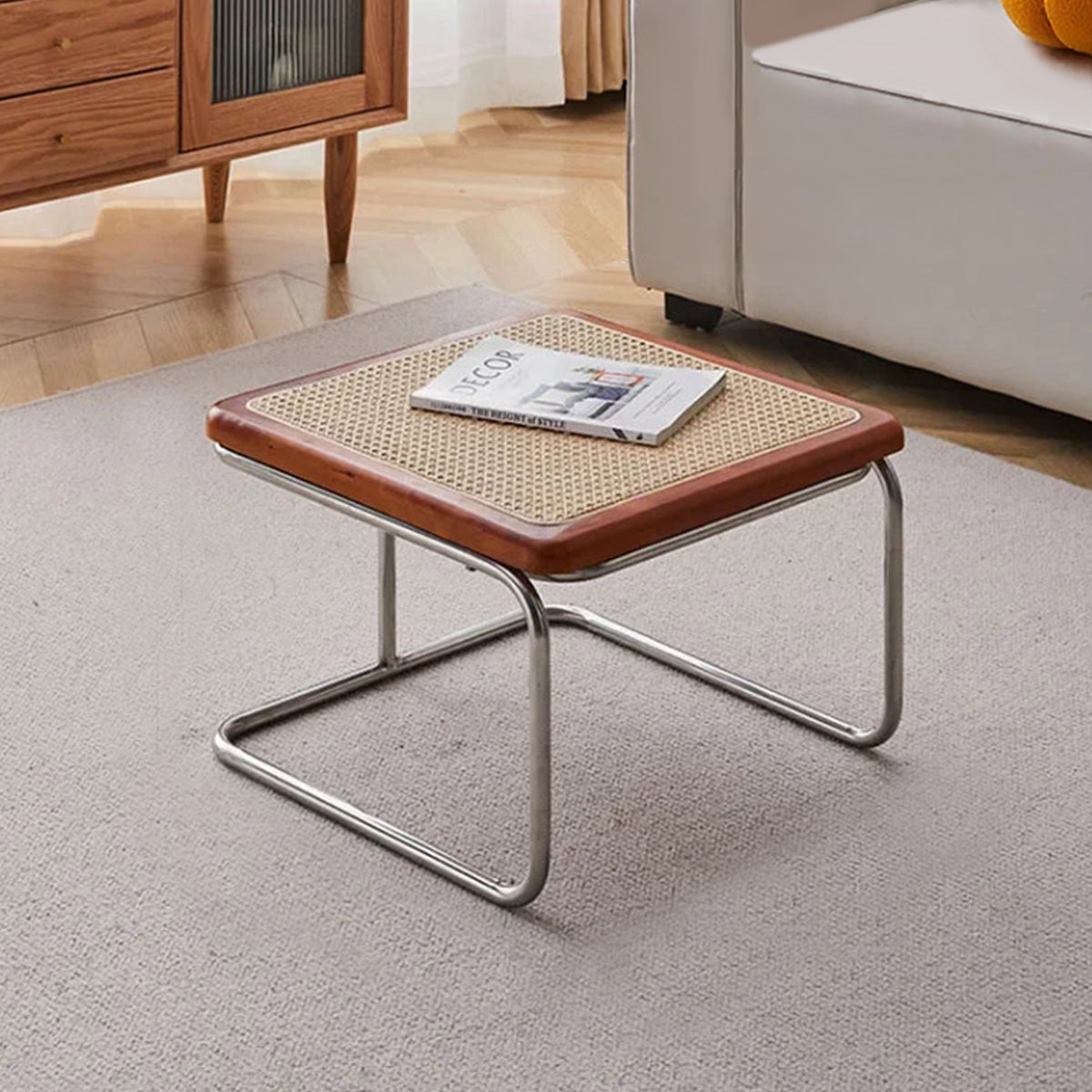 Solvia Cane | Rund soffbord av rotting med glasbordskiva i mid-century stil