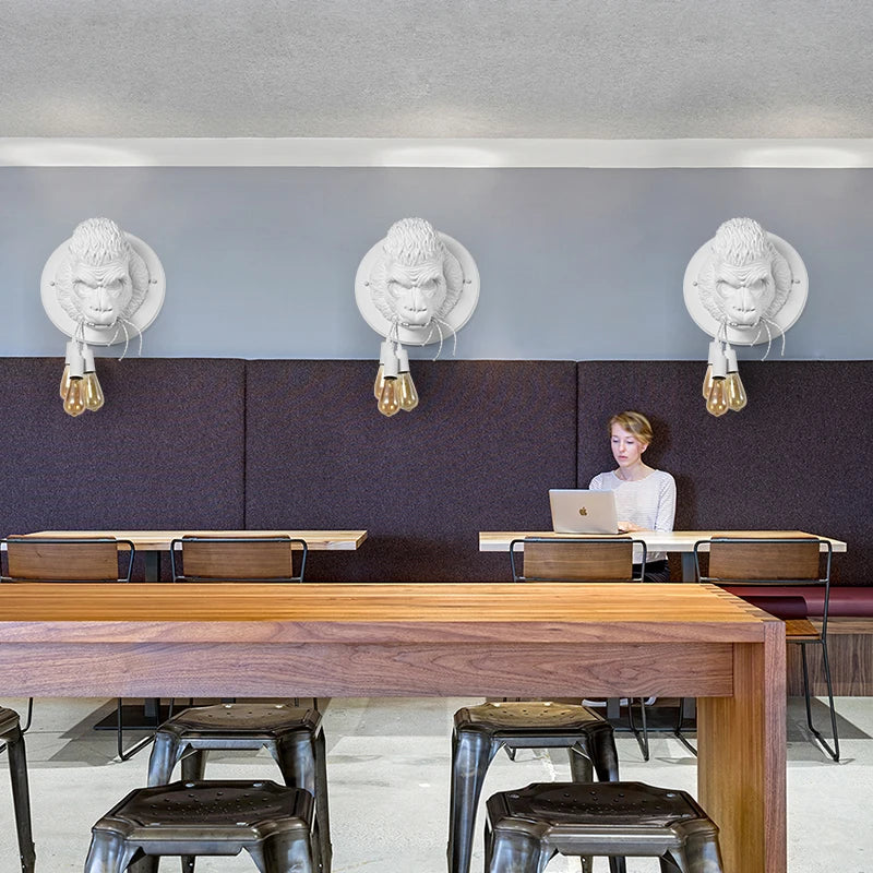 GorillaGlow - Industriell Gorilla Vägglampa med LED för Vardagsrum och Bar