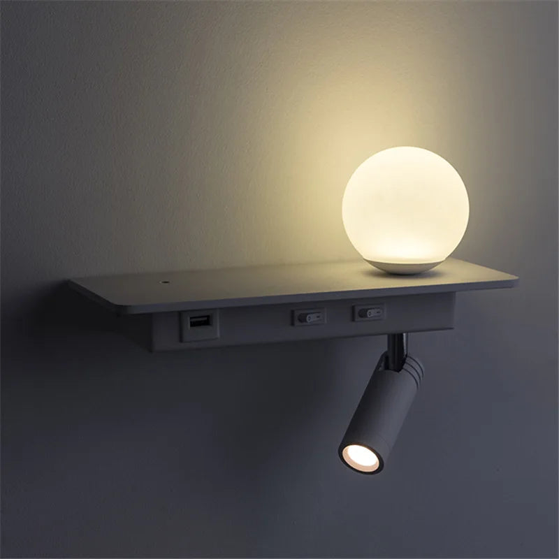 SpaceGlow – Modern LED Vägglampa med Hylla och USB Port