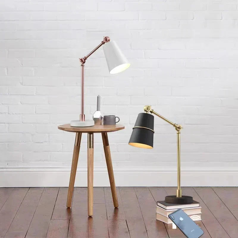 MonoGlow - Modern LED Bordslampa med Roterande Arm | Minimalistisk Design