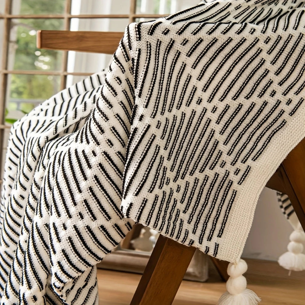 Monochrome Diamond Pattern Blanket