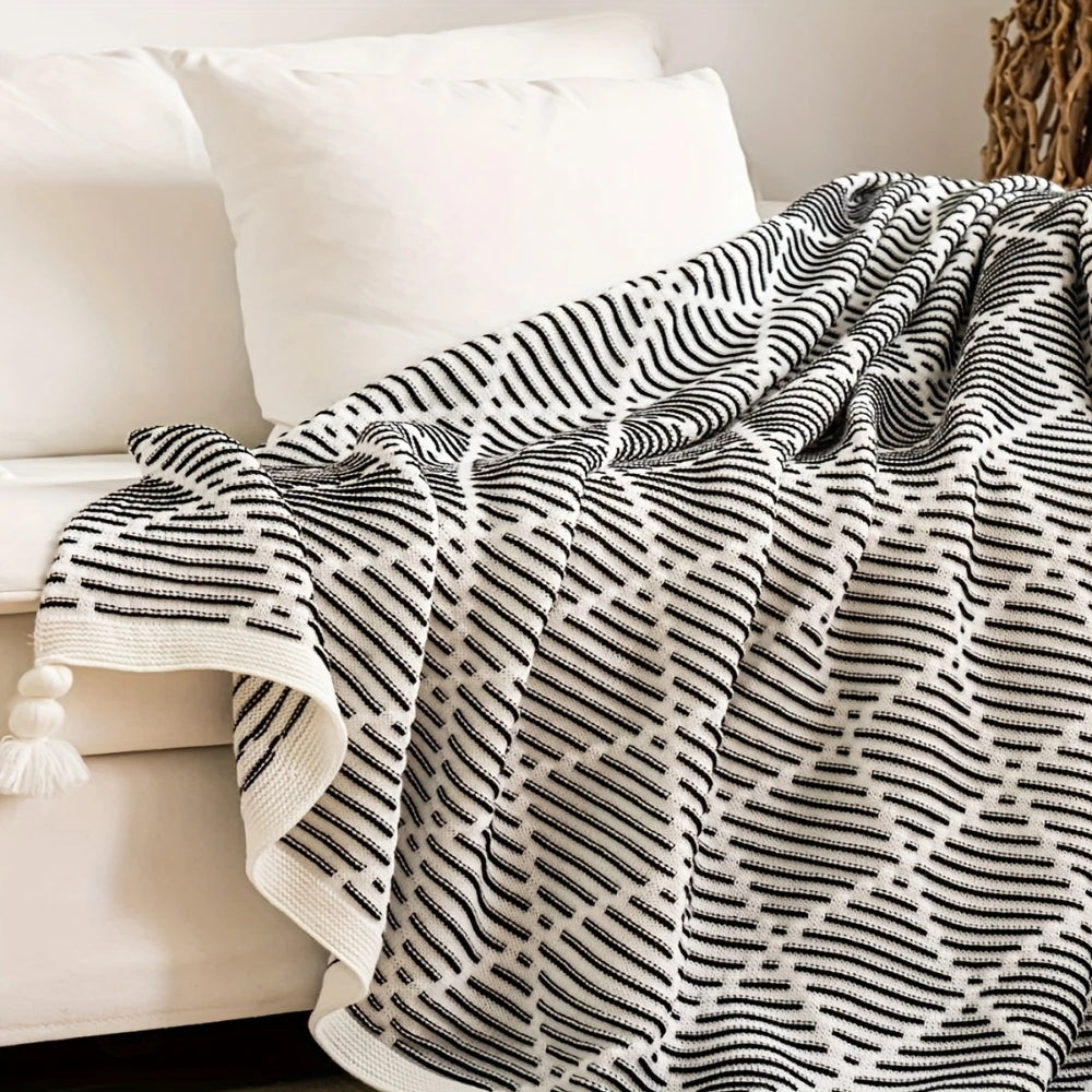 Monochrome Diamond Pattern Blanket