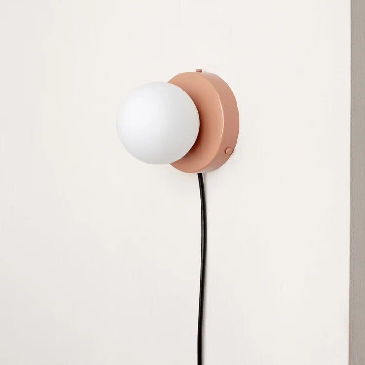Elegant Glasvägglampa med plug-in design och LED-lampa