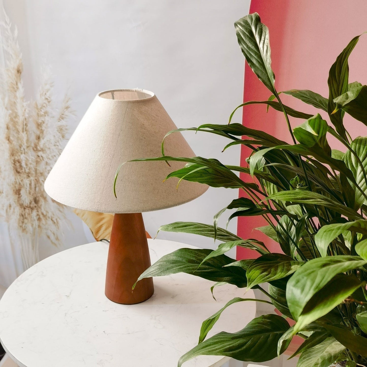 HeritageLight Inspirerad Massiv Trä Bordslampa för Tidlös Elegans