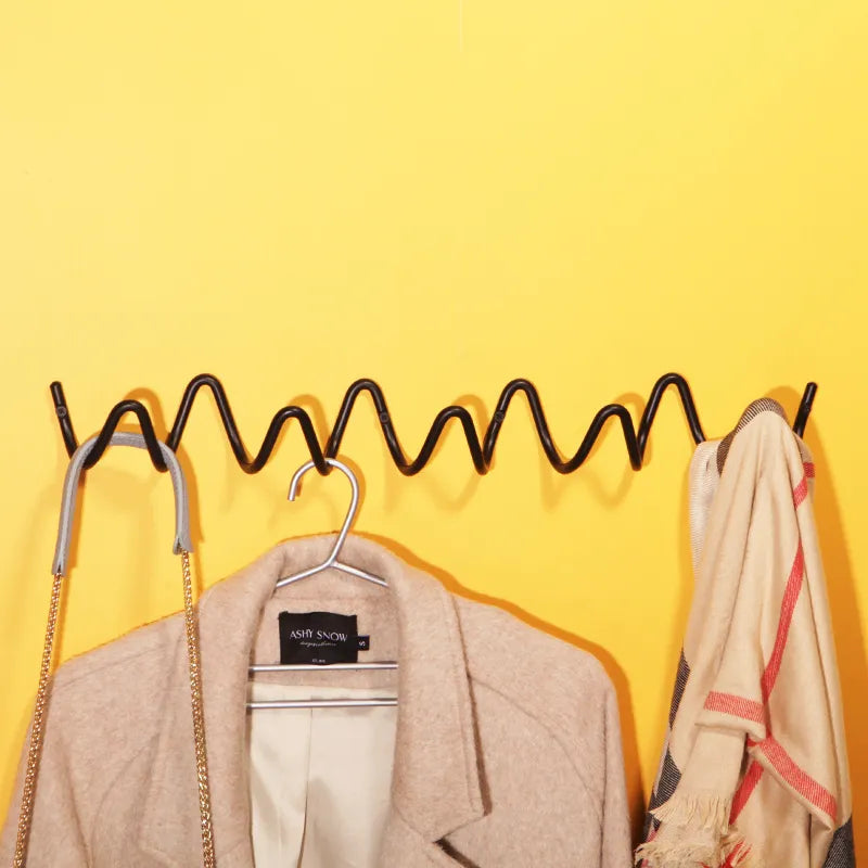 Modern väggklädhängare med elegant design och minimalistisk stil