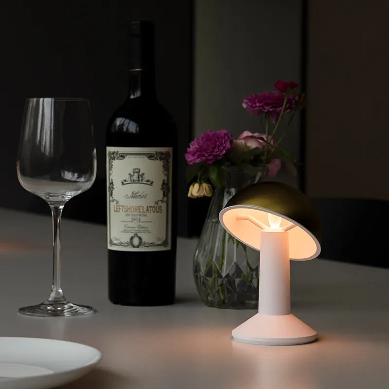 Bordslampa i Skandinavisk Stil med Guld Messing