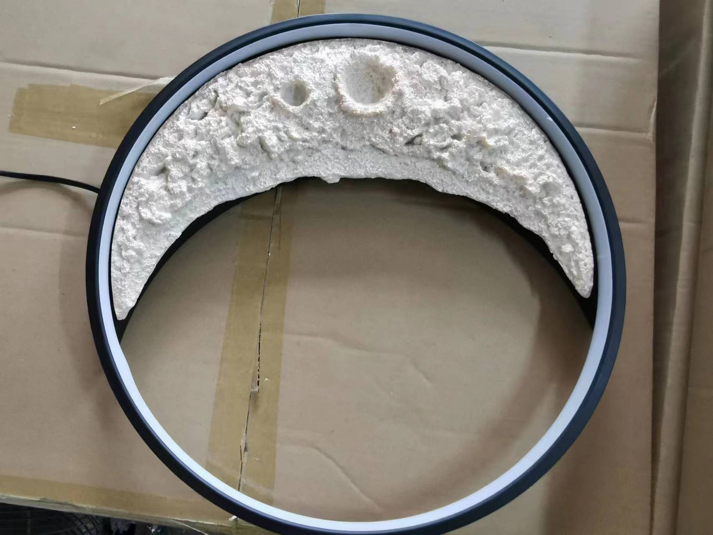 LunaGlow – 3D Månlampa för en Magisk Stämning