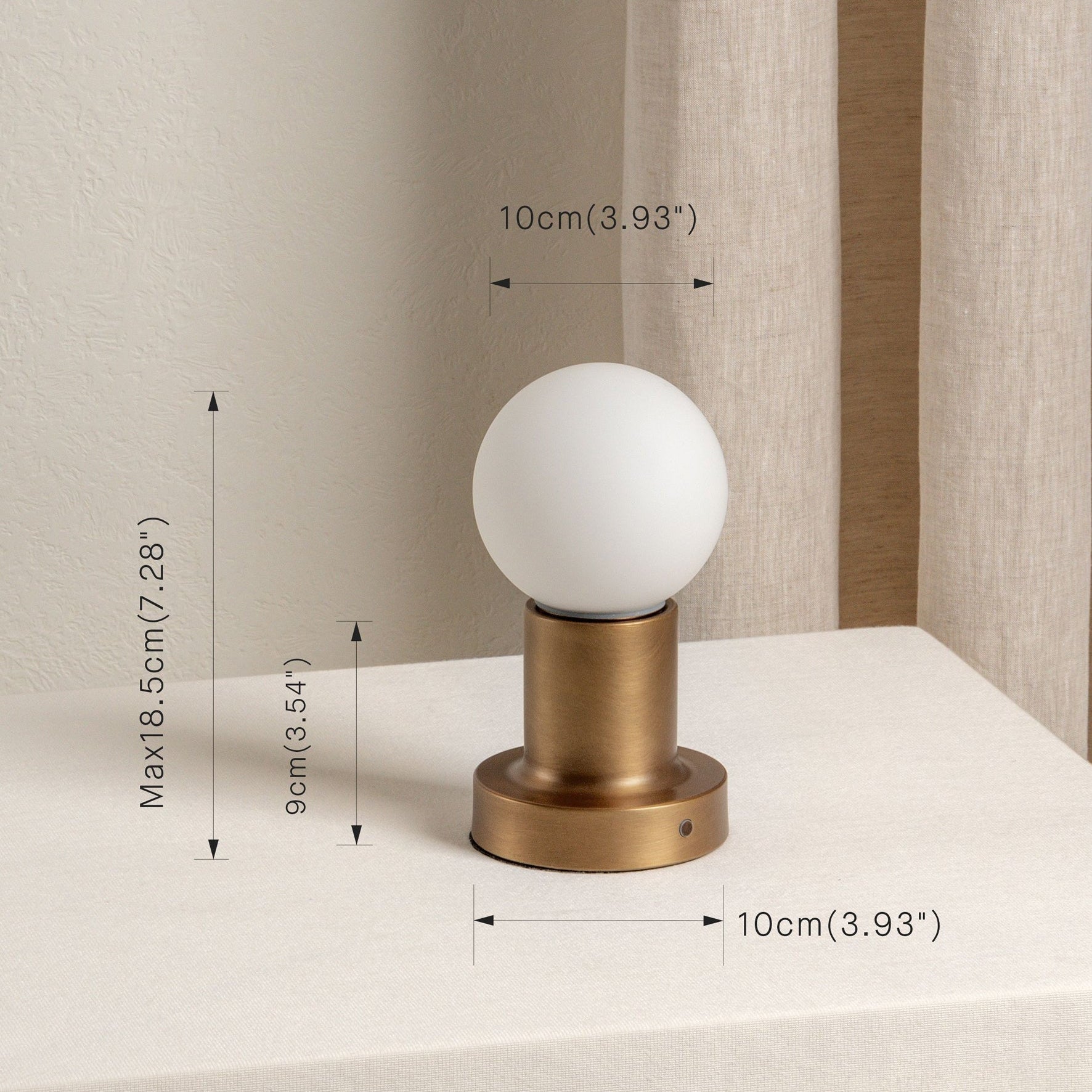 Porta Bordsbelysning | Trådlösa Sänglampor | Åldrad Mässing & Opal Glas | Touch Dimming | Brick by Brick London