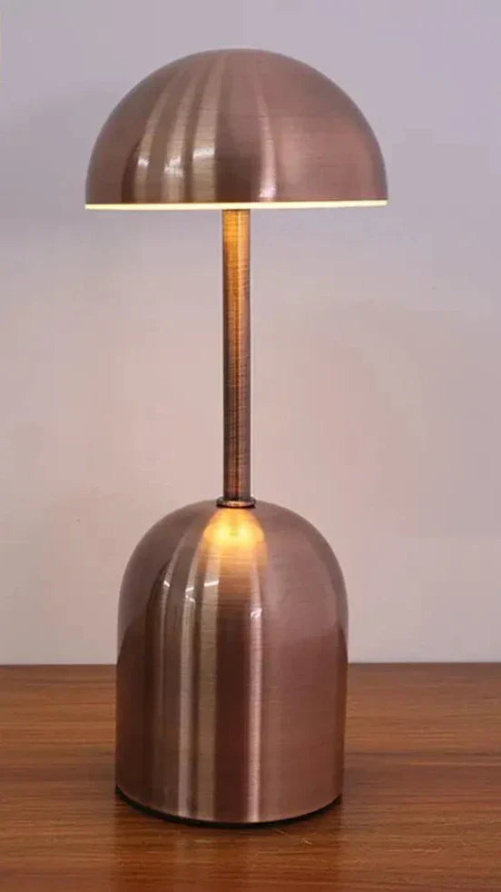 GlowLuxe - Bärbar Dimbar Bordslampa – LED Metalldesign för Stämningsfull Belysning