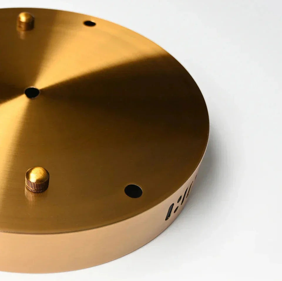 Nina pendellampa – LED-takljus med 5 kristallglas skärmar i guld