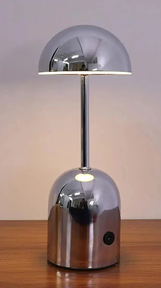 GlowLuxe - Bärbar Dimbar Bordslampa – LED Metalldesign för Stämningsfull Belysning