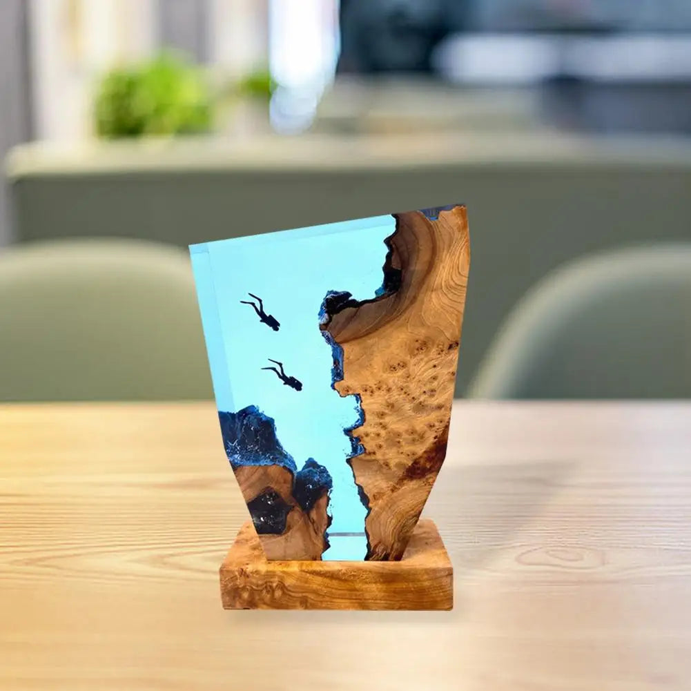 OceanGlow - LED Havdykare Bordslampa – Epoxy Trälamps med Maritim Design