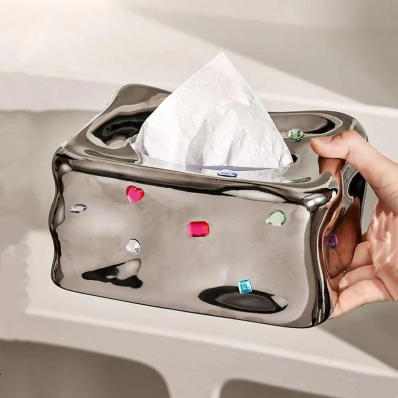 Élise – Lyxig Porslinservettlåda med Hjärtfomad Ädelsten Accent