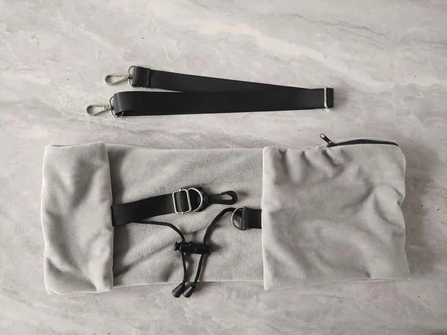 Carvallo Resekudde 2-i-1 | Fyllbar med kläder | Nackkudde & Förvaringsväska | Tvättbar & Ergonomisk