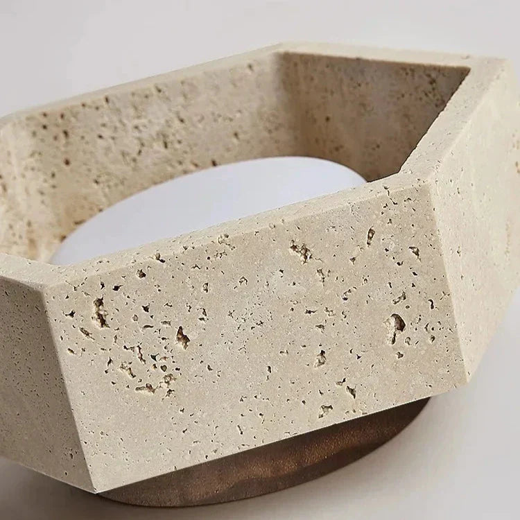 Albora – Wabi Sabi LED taklampa i travertin natursten