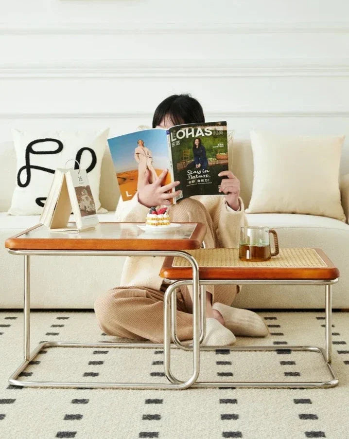 Solvia Cane | Rund soffbord av rotting med glasbordskiva i mid-century stil