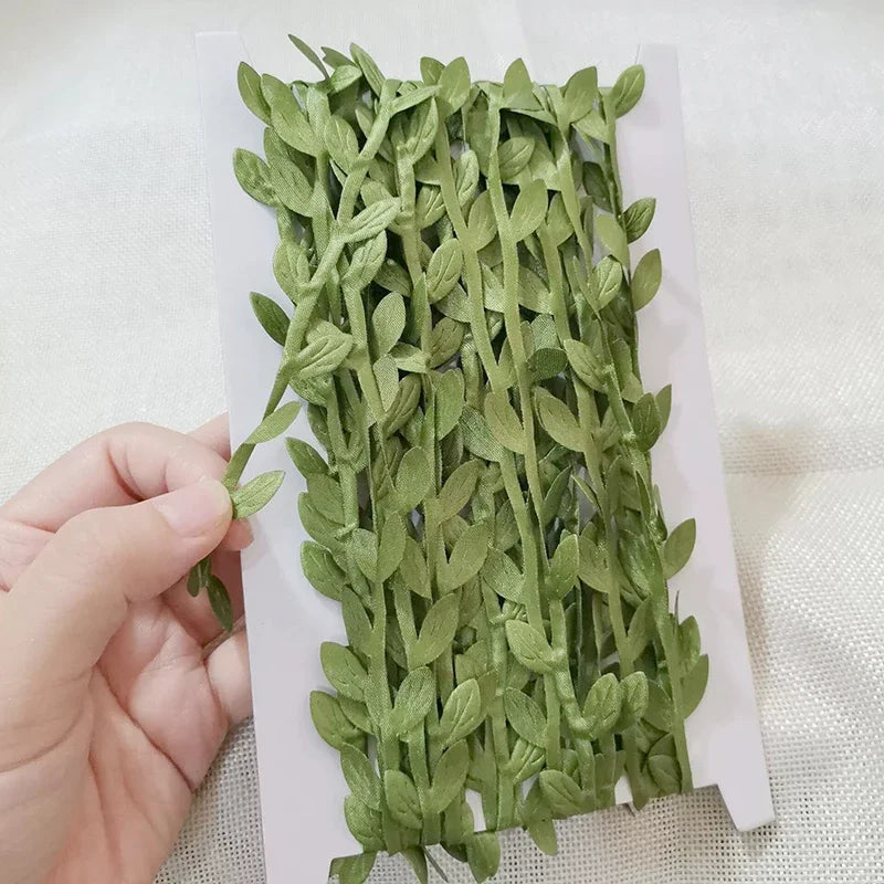 Carvallo Dekoband med konstblad | Grönt bladband | För DIY, bröllop, borddekoration & presentförpackning