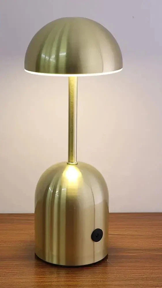 GlowLuxe - Bärbar Dimbar Bordslampa – LED Metalldesign för Stämningsfull Belysning