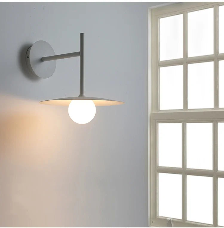 Modern roterbar LED-vägglampa Aralyn – Minimalistisk design i svart