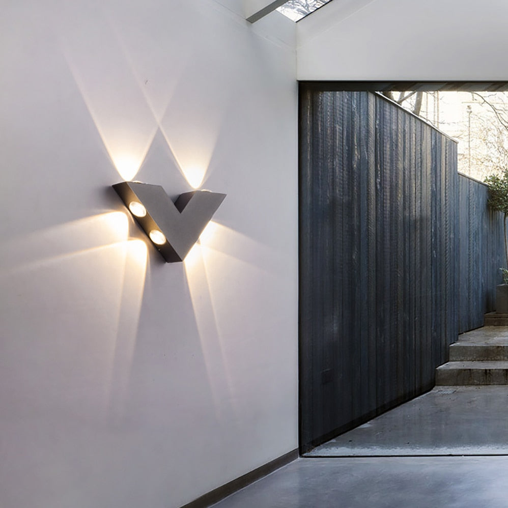 Carvallo – Modern LED Utomhusspot med Upp/Ner Belysning för Stilfull Utomhus Atmosfär