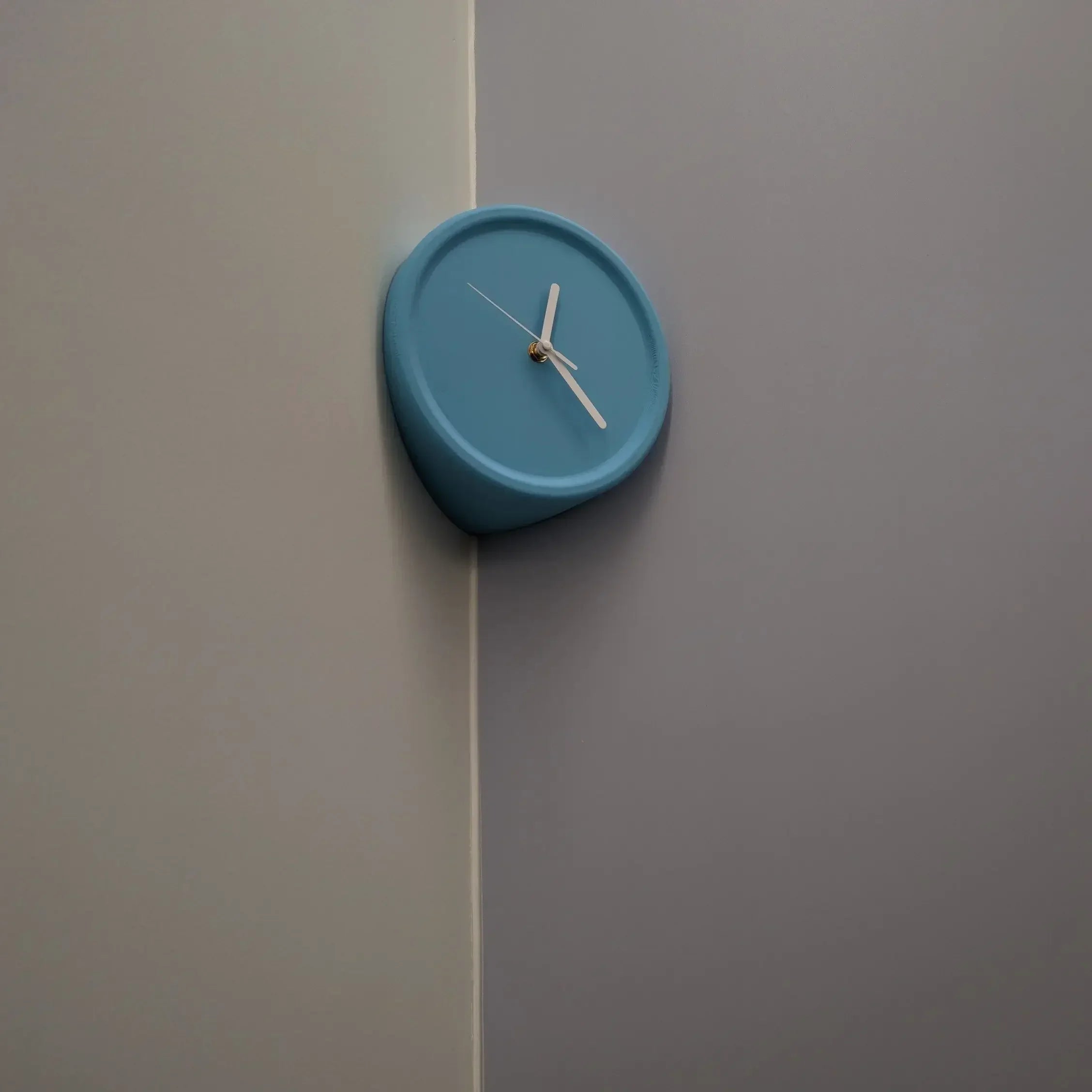SilentCorner - Stilla Väggklocka utan Borra för Hörn i Hemmet