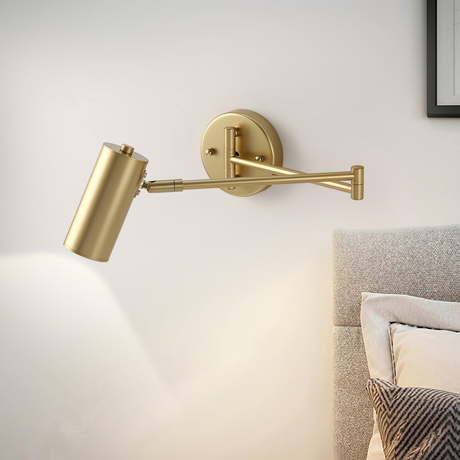 Justerbar svingarm vägglampa