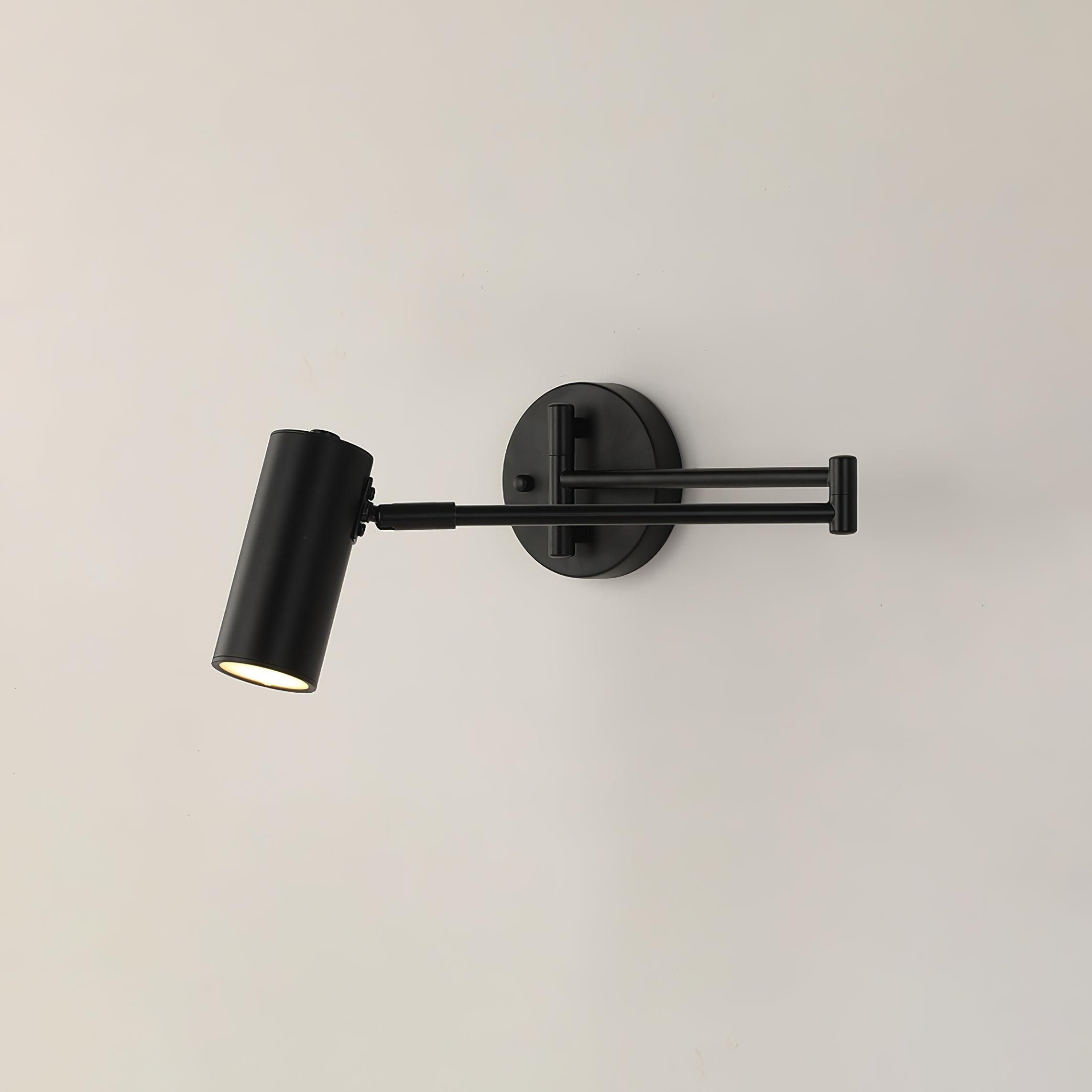 Justerbar svingarm vägglampa