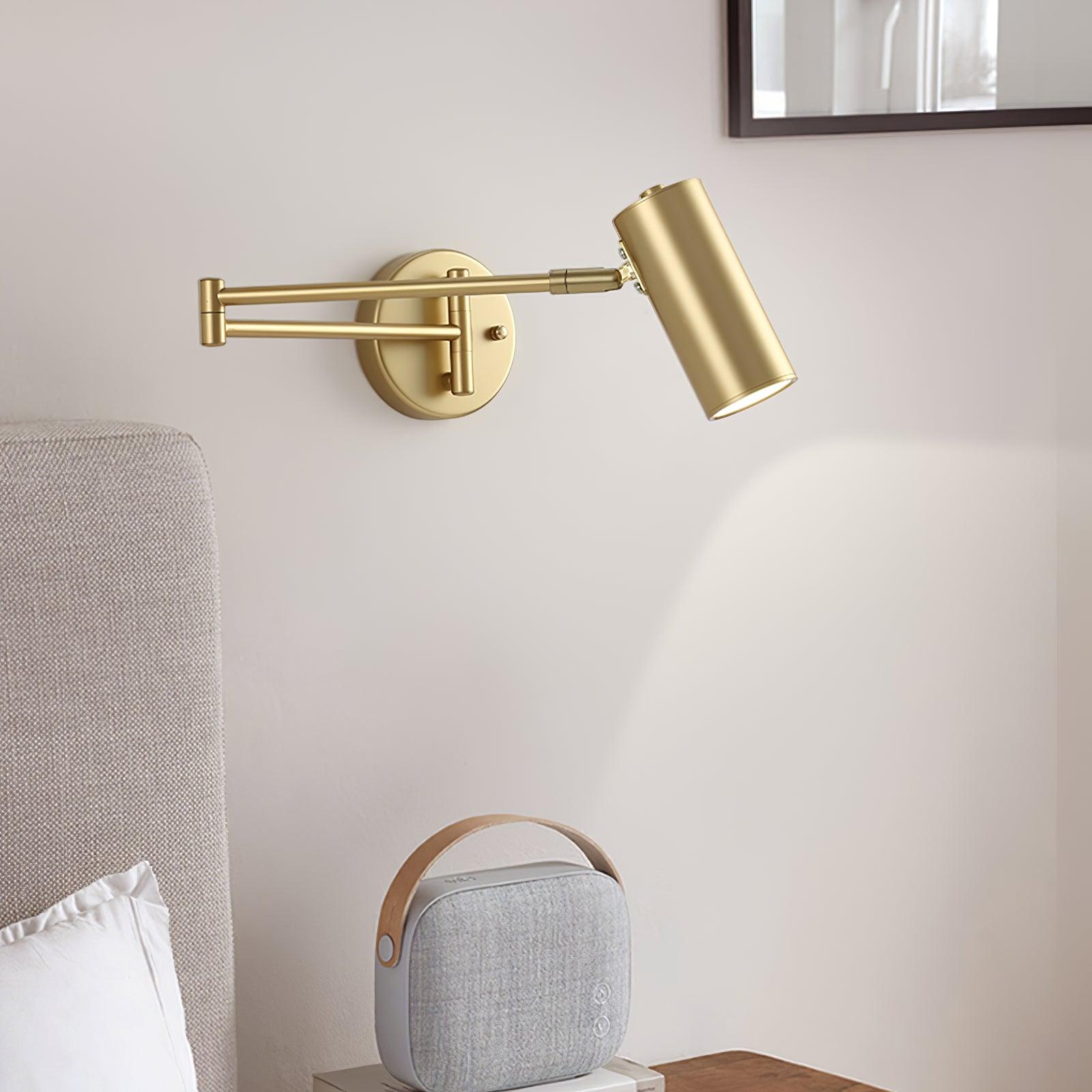 Justerbar svingarm vägglampa