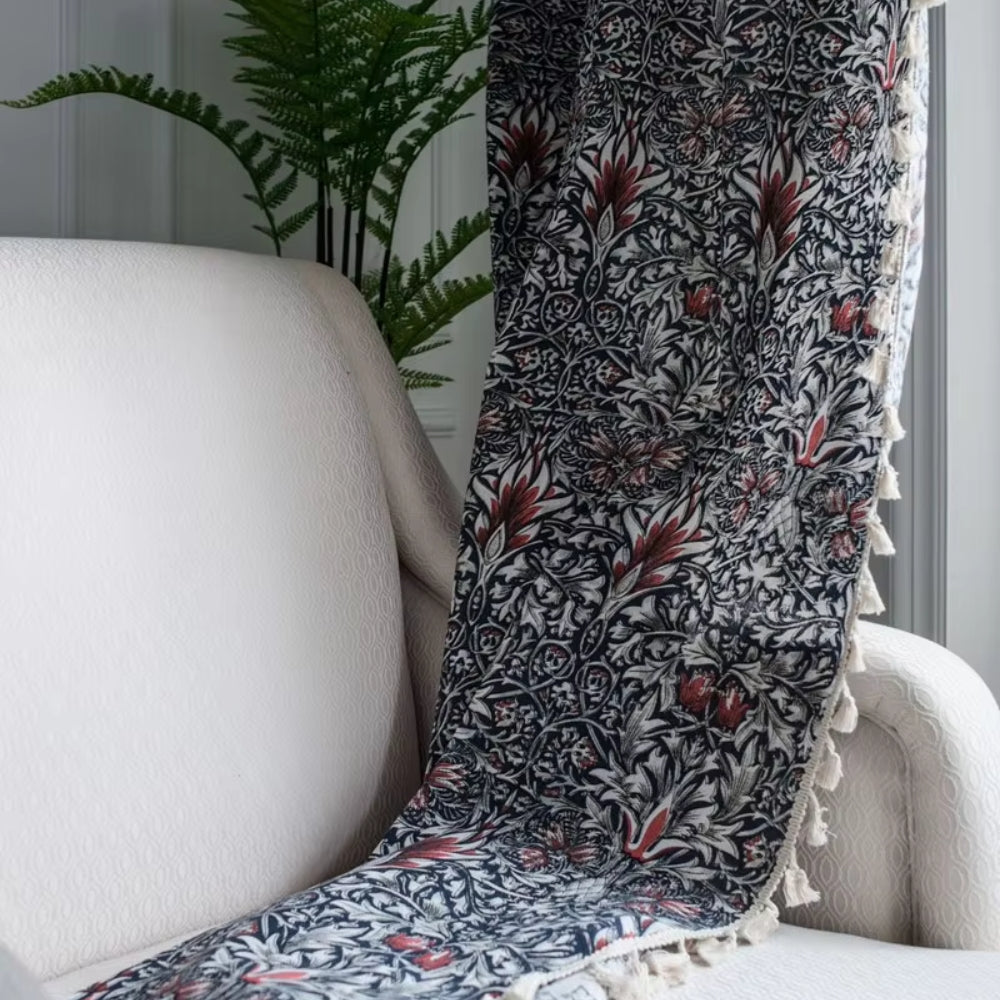 Tisteln Ebonleaf Floral Tapestry Gardin