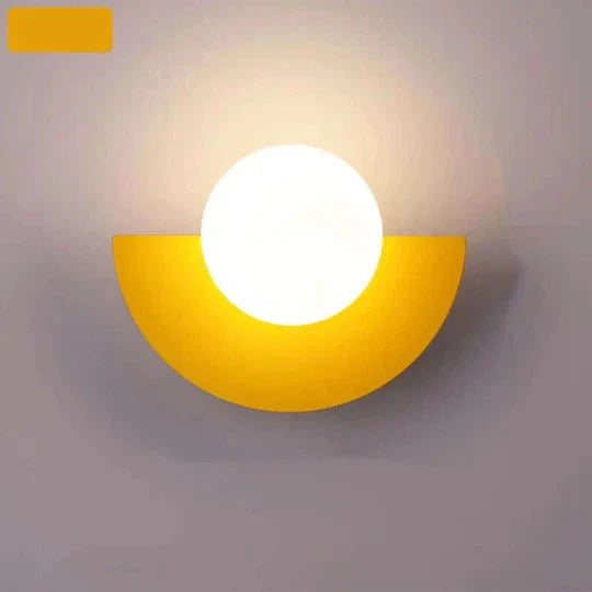 MoonGlow - Modern halvmåne vägglampa för stilrent interiör