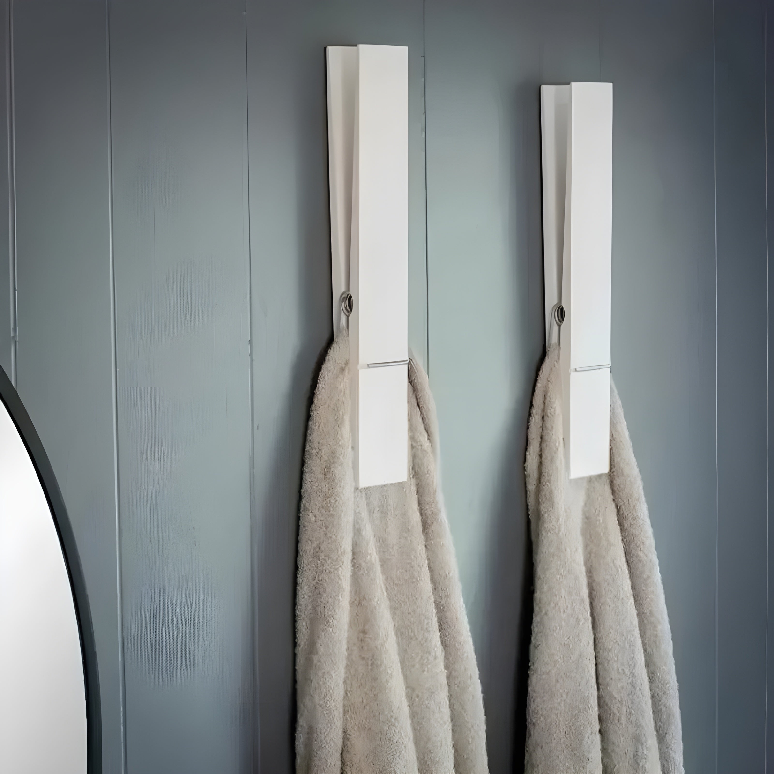 PineGrip Handdukshållare - Elegant badrumshanddukklämma av trä