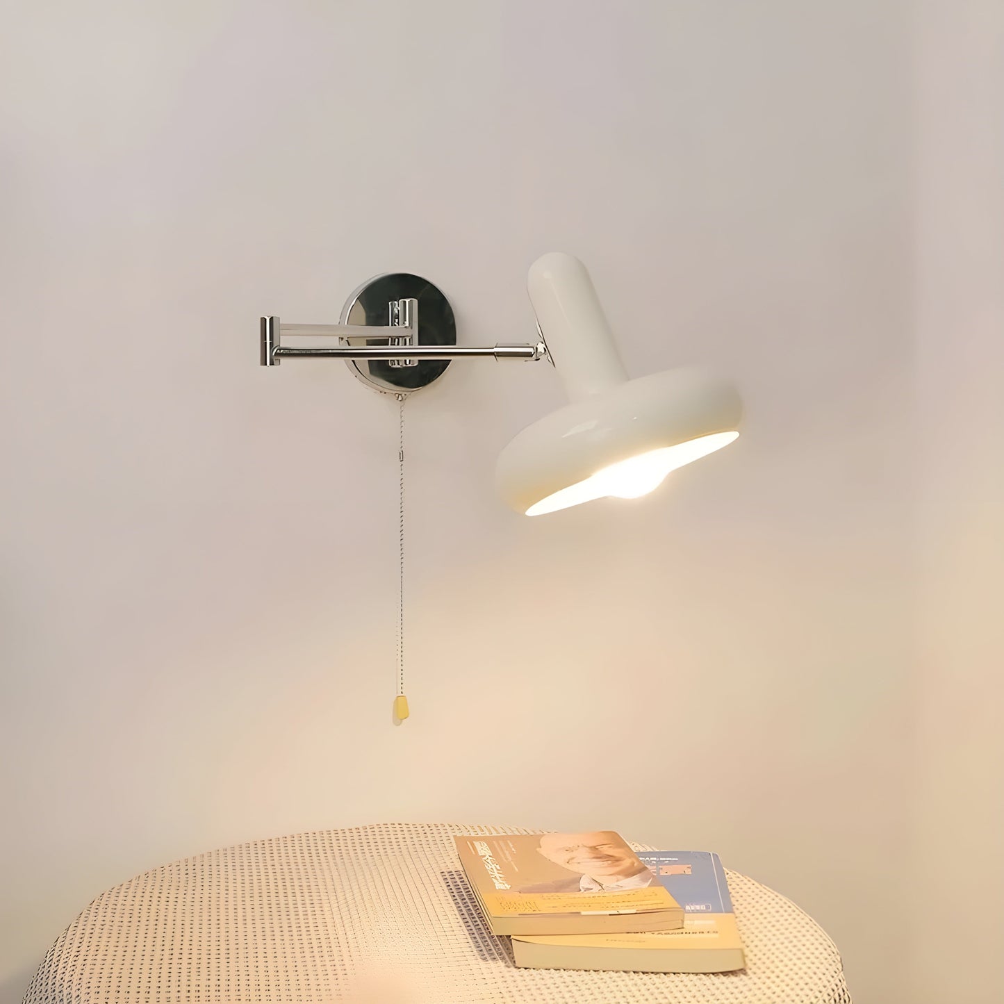 CreamAura Light - Justerbar vägglampa i krämfärgad stil