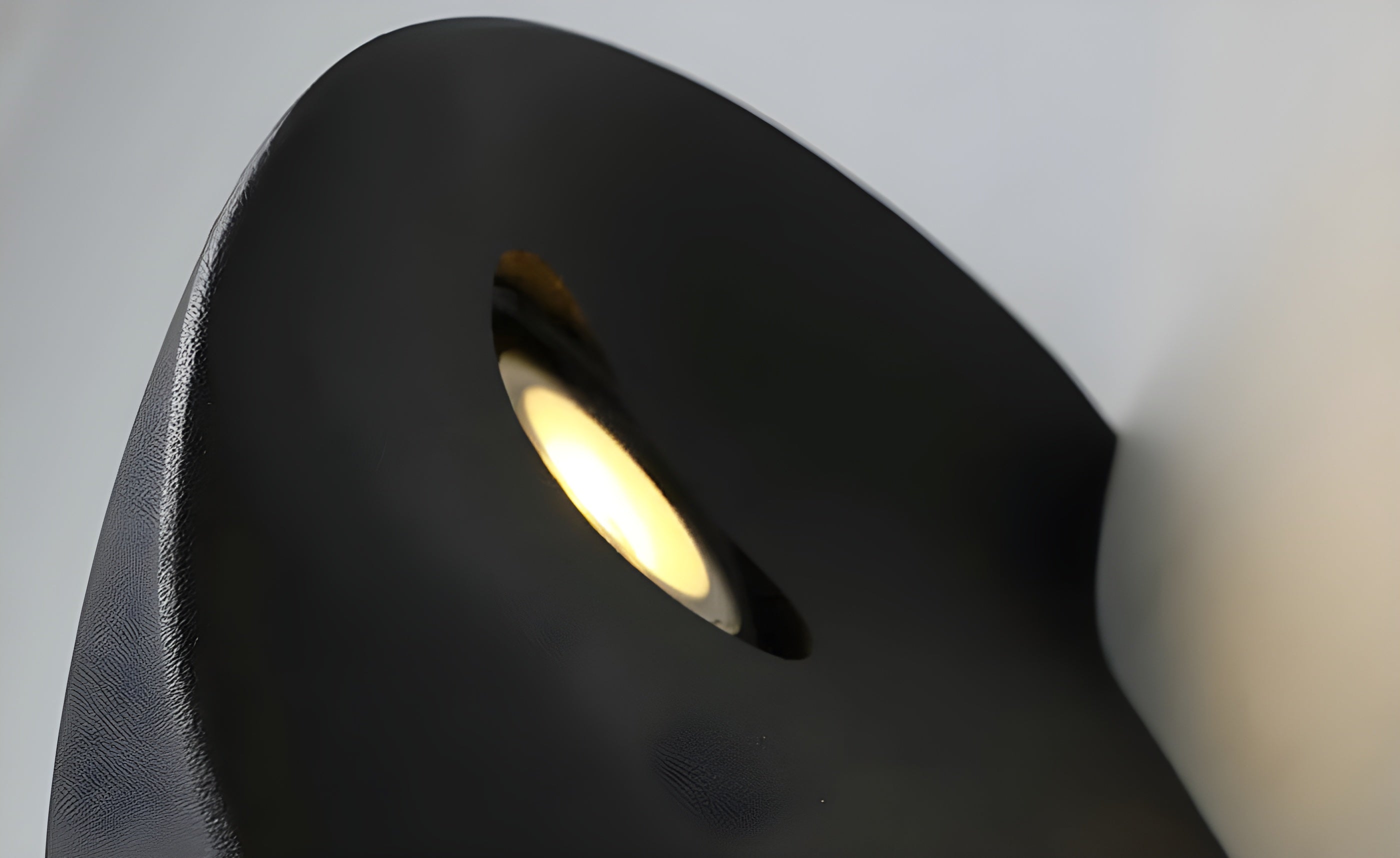 NoirLume Light - Minimalistisk halvcirkelformad LED vägglampa