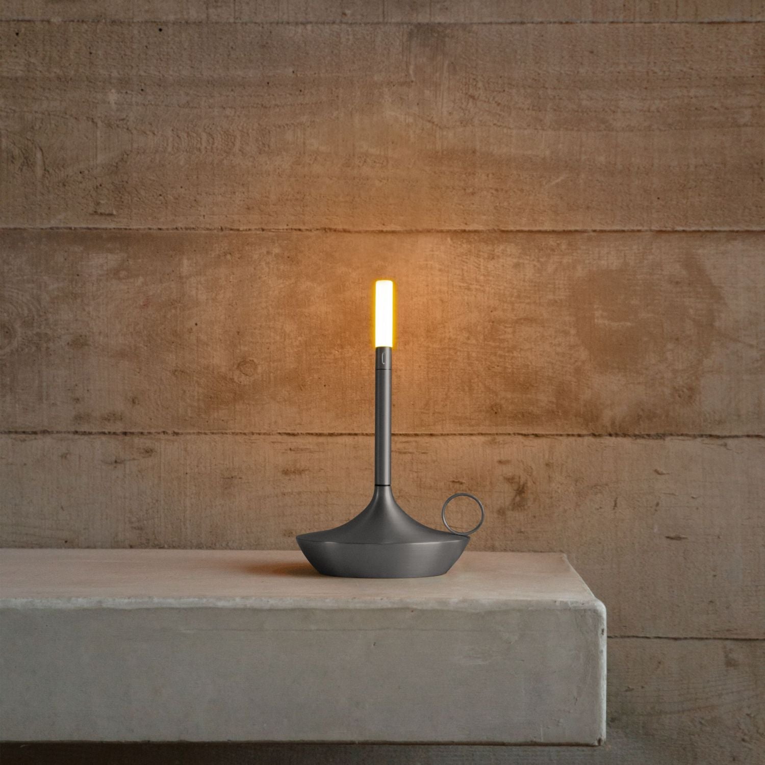 Bordslampa Med Brassy Finish LED Uppladdningsbar Lampa