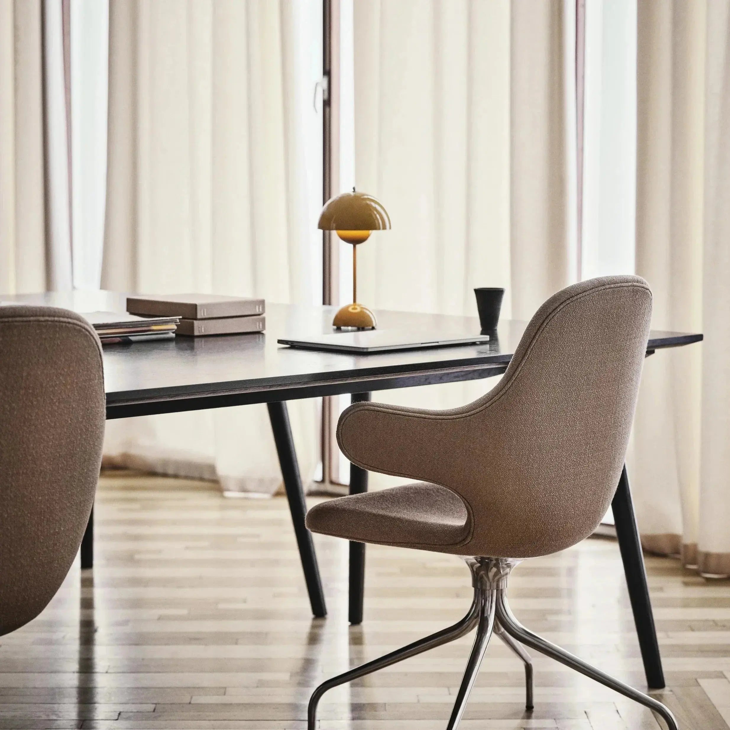 Carvallo - LED bordslampa för en elegant atmosfär