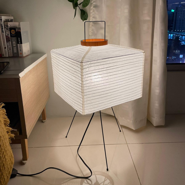 Carvallo – Minimalistisk golvlampa med elegant lyktaform för mjukt omgivande ljus