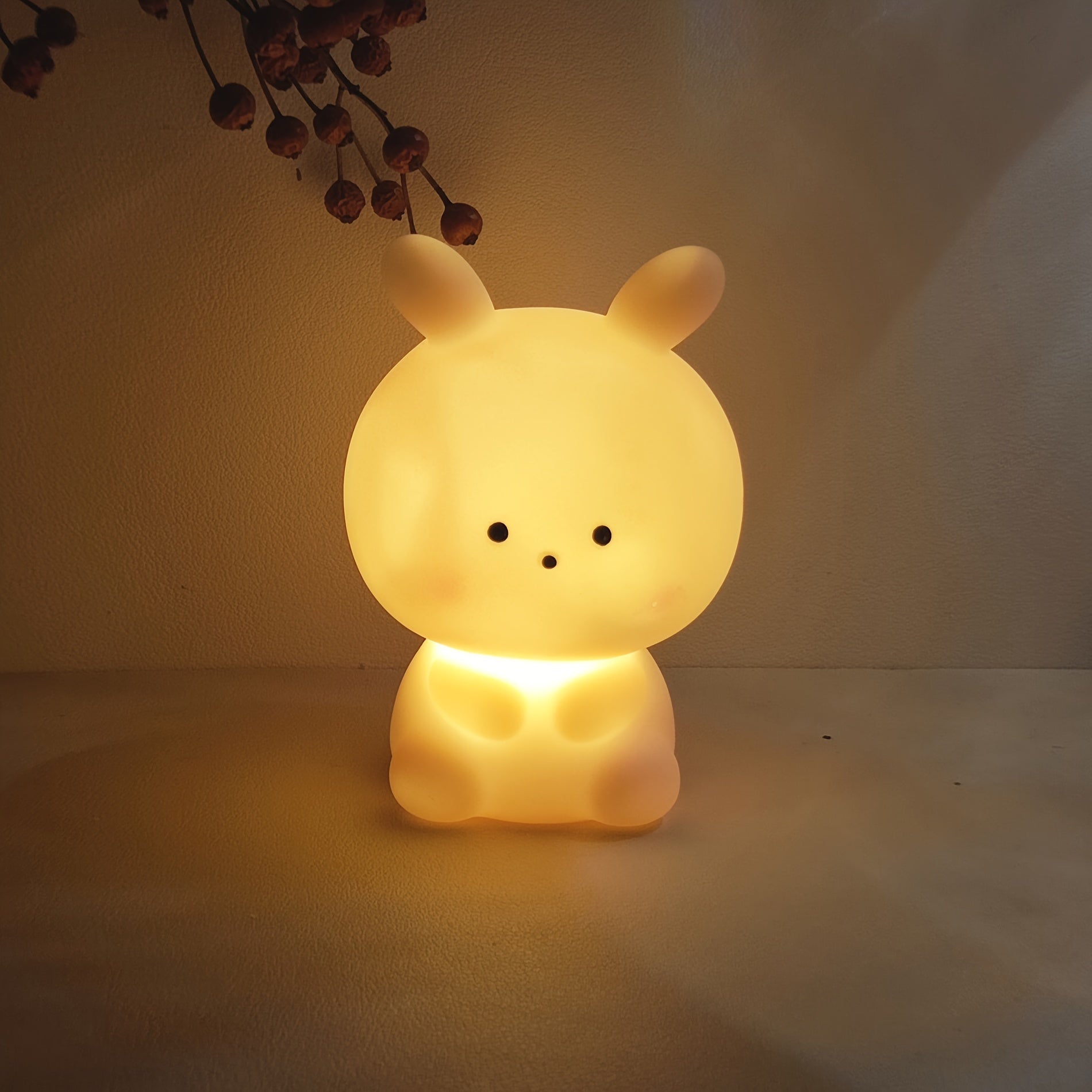 BunnyBright - Grotekop Kanin LED Bordslampa med Batteridrivning och Anime Design