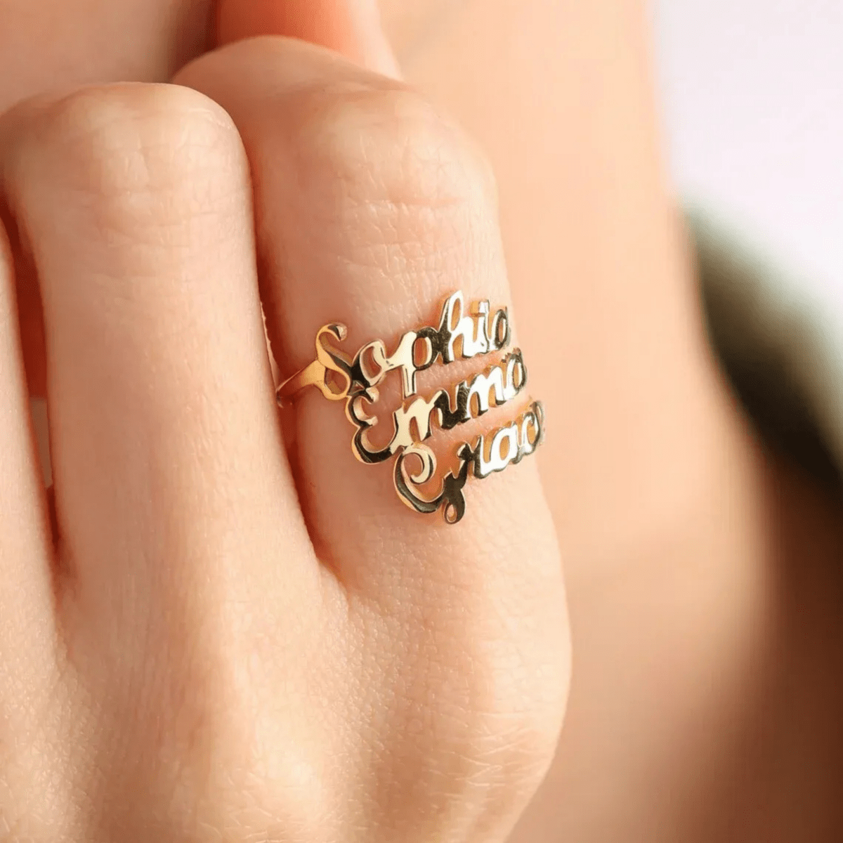 AURELION – Justerbar namnrings i guldfärgad rostfritt stål efter mått